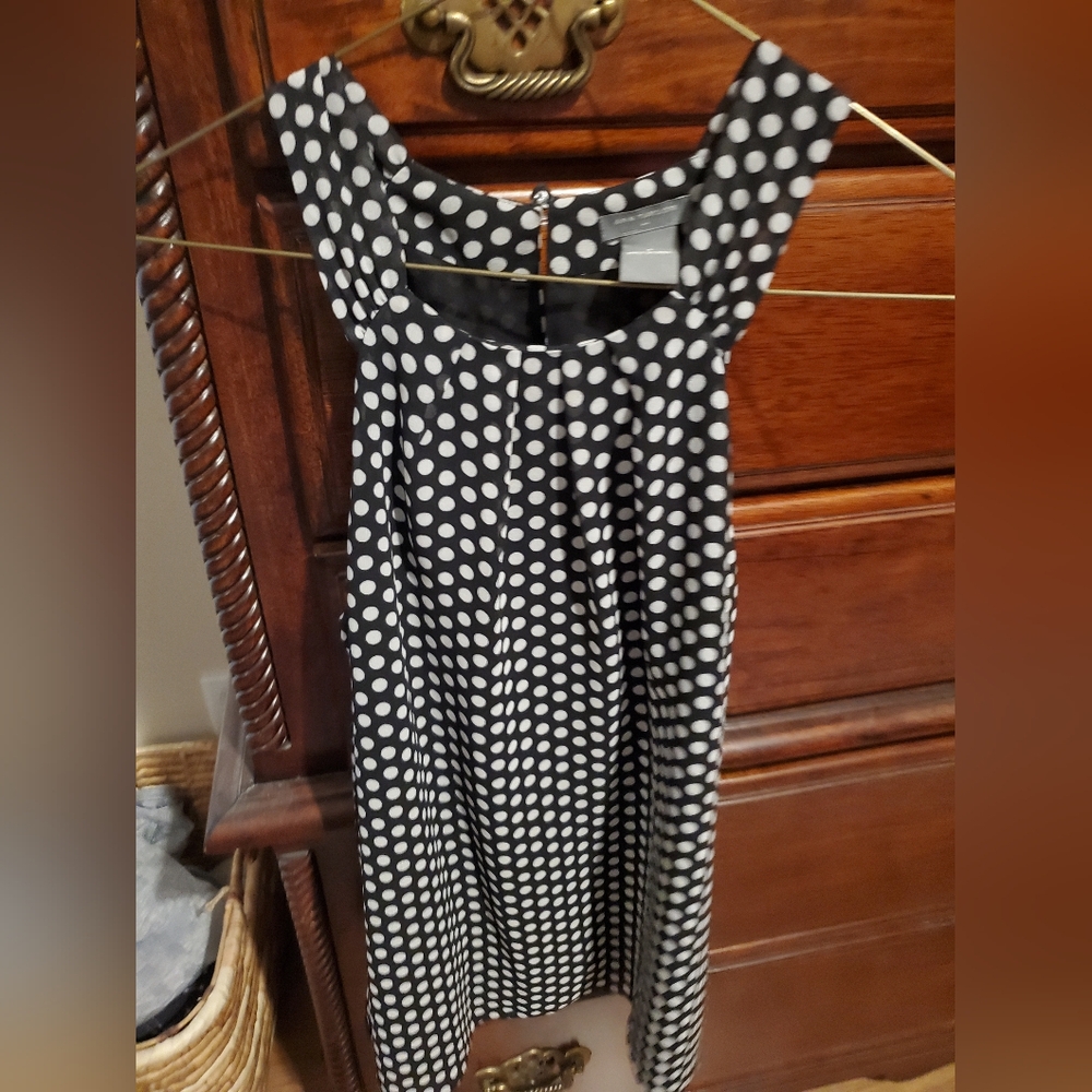 Ann Taylor Polka Dot Black and White Sleeveless Top. Size 0 Excellent Condition